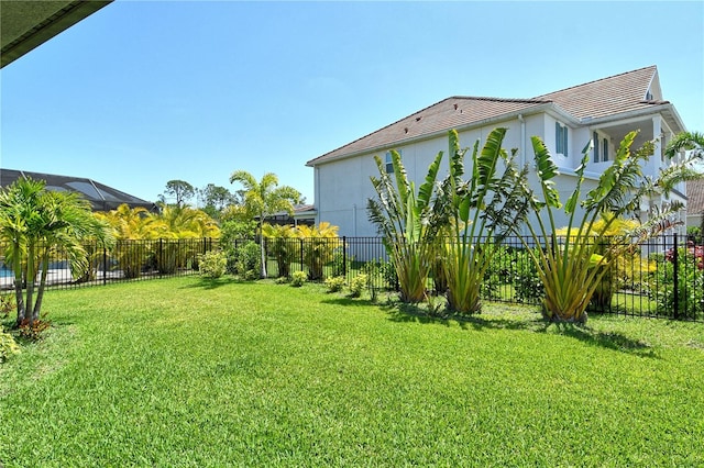 view of yard featuring fence