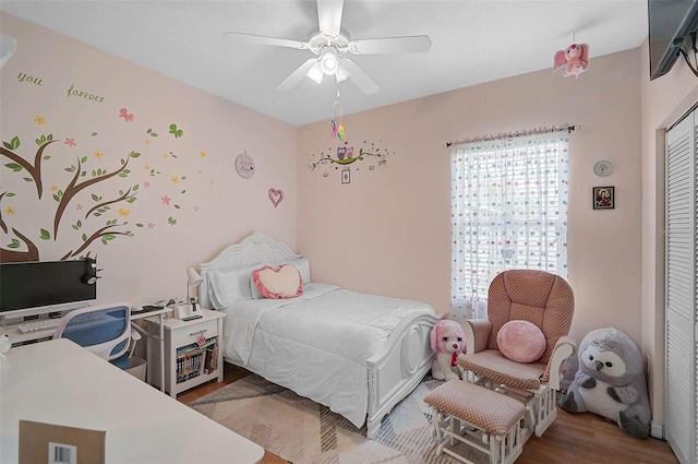 1789 Elm Dr, Venice, FL 34293 - bedroom featuring wood finished floors, ceiling fan, and a closet