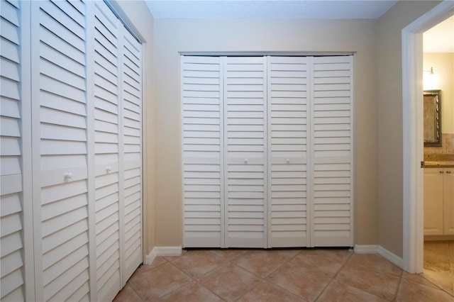 3843 El Poinier Ct W Unit 8720, Sarasota, FL 34232 - detailed view of baseboards