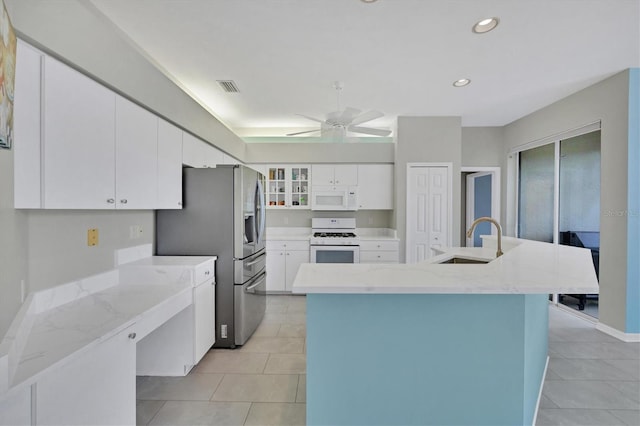 5106 Far Oak Cir, Sarasota, FL 34238 - kitchen featuring a sink, white appliances, a ceiling fan, white cabinetry, and visible vents
