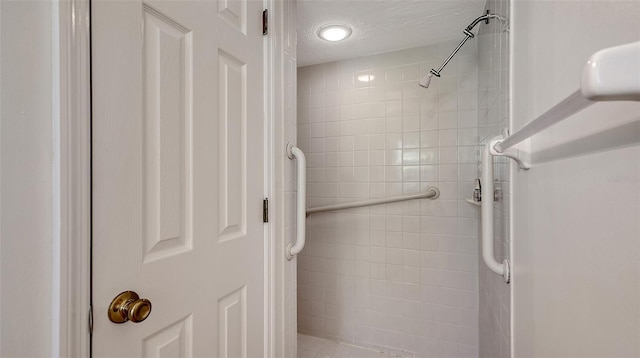 4264 Central Sarasota Pkwy Unit 111, Sarasota, FL 34238 - bathroom with a tile shower and a textured ceiling