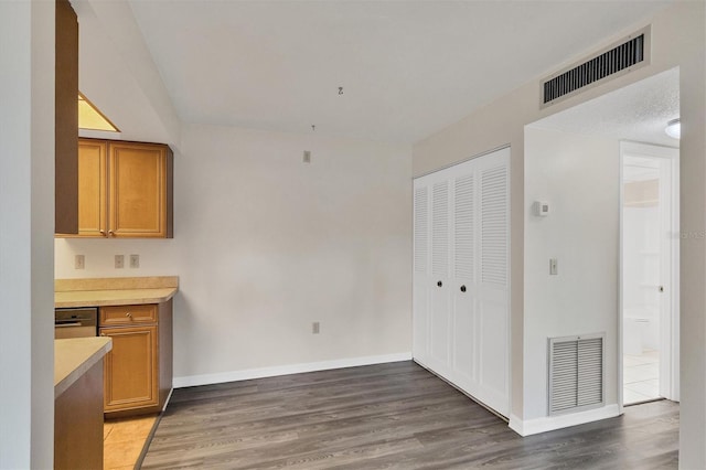 5800 Hollywood Blvd Unit 312, Sarasota, FL 34231 - kitchen featuring light wood finished floors, light countertops, and visible vents