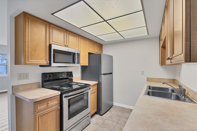 5800 Hollywood Blvd Unit 312, Sarasota, FL 34231 - kitchen with baseboards, light countertops, stainless steel appliances, and a sink