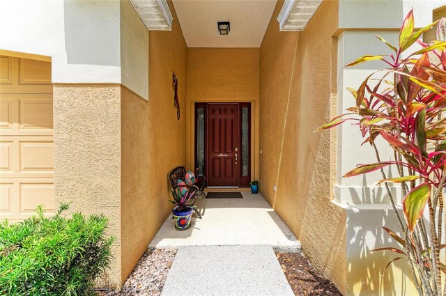 6546 Blue Grosbeak Cir, Lakewood Ranch, FL 34202 - property entrance featuring stucco siding