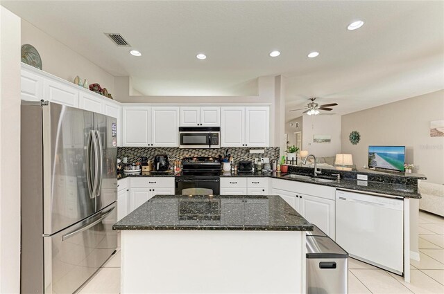 6546 Blue Grosbeak Cir, Lakewood Ranch, FL 34202 - kitchen featuring stainless steel appliances, a sink, a peninsula, light tile patterned floors, and recessed lighting