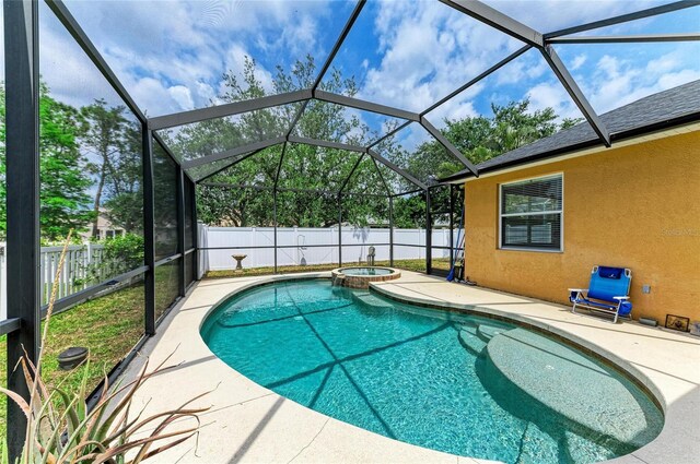 6546 Blue Grosbeak Cir, Lakewood Ranch, FL 34202 - view of swimming pool with a fenced backyard, a patio, a lanai, and a pool with connected hot tub