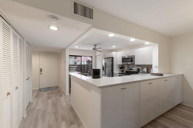536 Lakeside Dr Unit 0, Bradenton, FL 34210 - kitchen with appliances with stainless steel finishes, a peninsula, light wood finished floors, baseboards, and recessed lighting