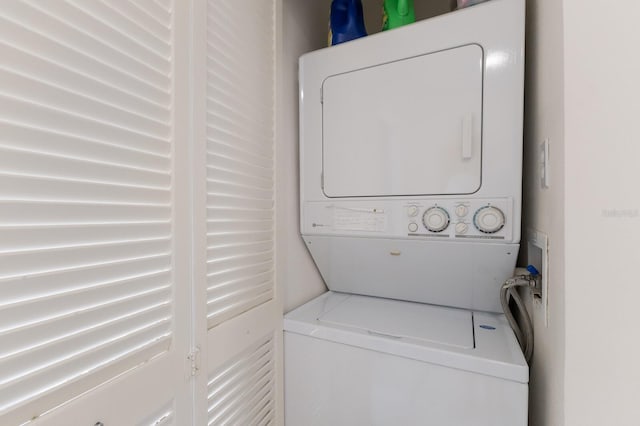 536 Lakeside Dr Unit 0, Bradenton, FL 34210 - clothes washing area featuring stacked washer / drying machine