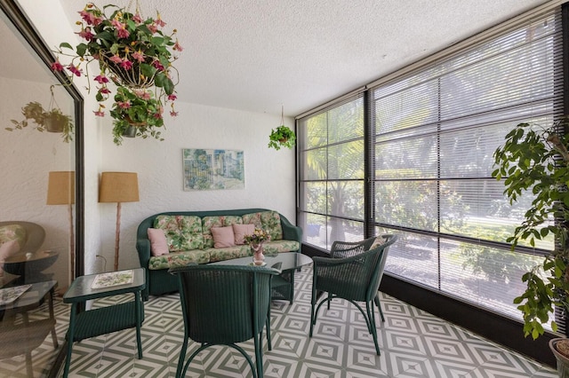 536 Lakeside Dr Unit 0, Bradenton, FL 34210 - sunroom featuring a textured ceiling