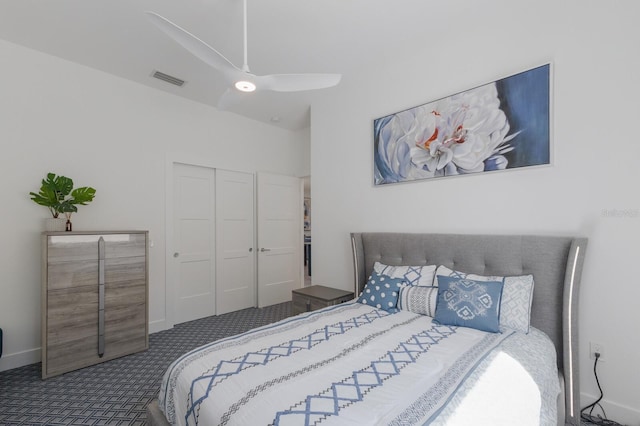 carpeted bedroom featuring visible vents, a ceiling fan, and a closet