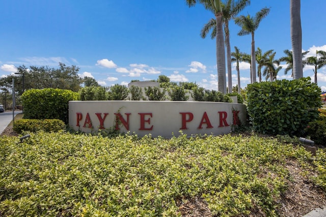 view of community / neighborhood sign