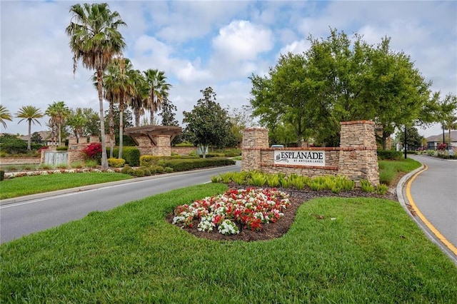 community / neighborhood sign with a yard