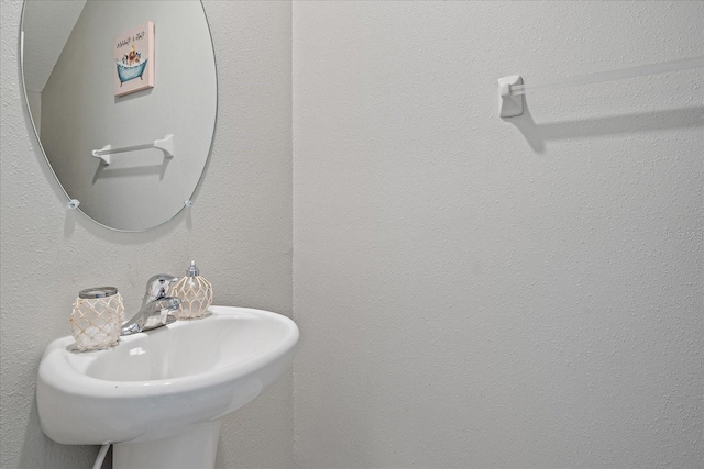 1723 Fred Ives St, Ruskin, FL 33570 - bathroom featuring a sink