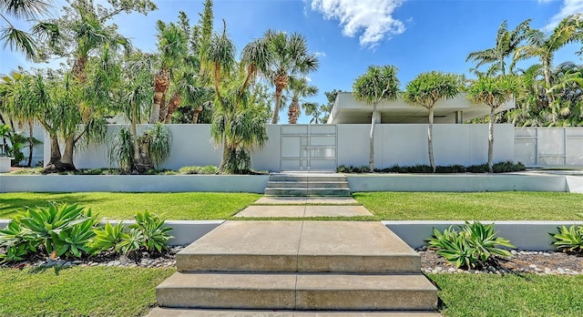 view of yard featuring a gate and fence