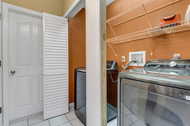 3640 Gloxinia Dr, North Fort Myers, FL 33917 - laundry room featuring light tile patterned flooring and independent washer and dryer