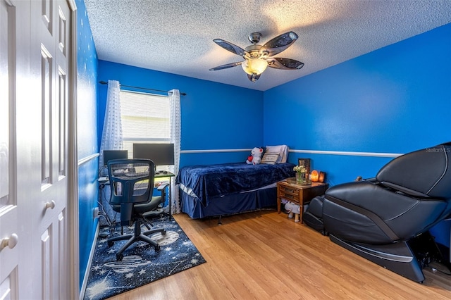 12026 Warwick Cir, Parrish, FL 34219 - bedroom featuring wood finished floors, a textured ceiling, and ceiling fan