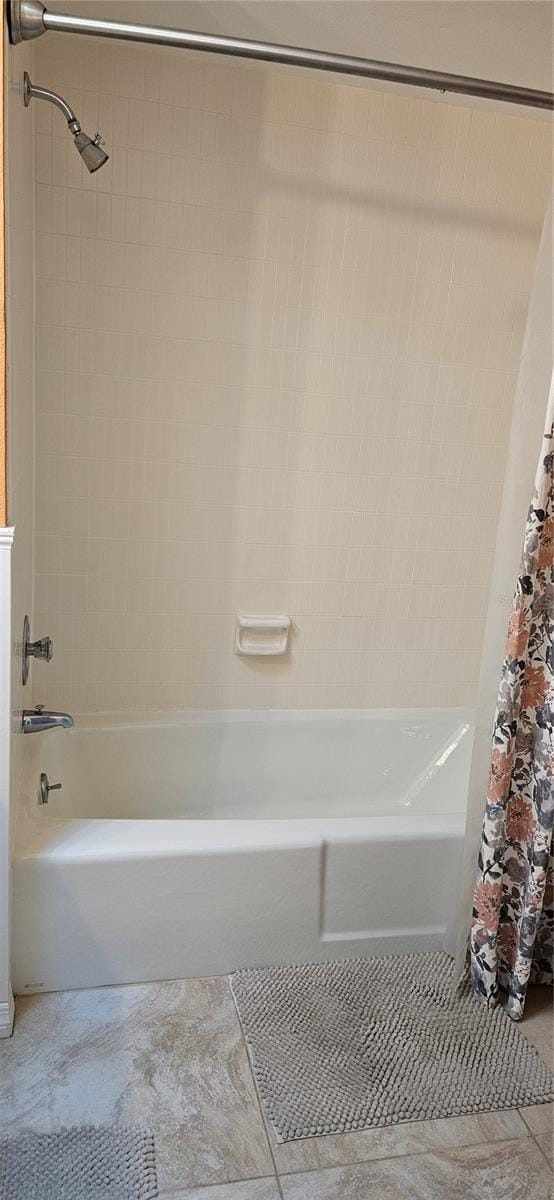 bathroom featuring shower / bath combo with shower curtain