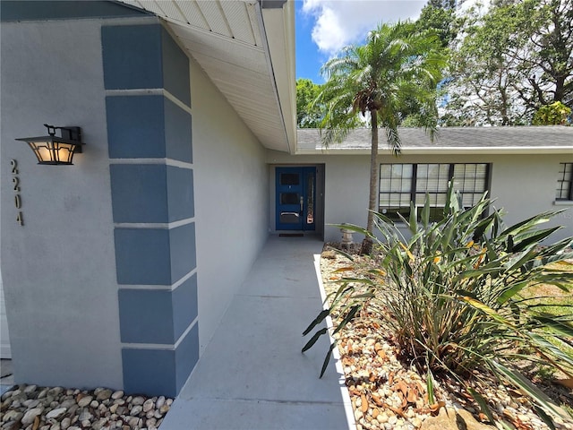 2204 34th St W, Bradenton, FL 34205 - entrance to property featuring stucco siding