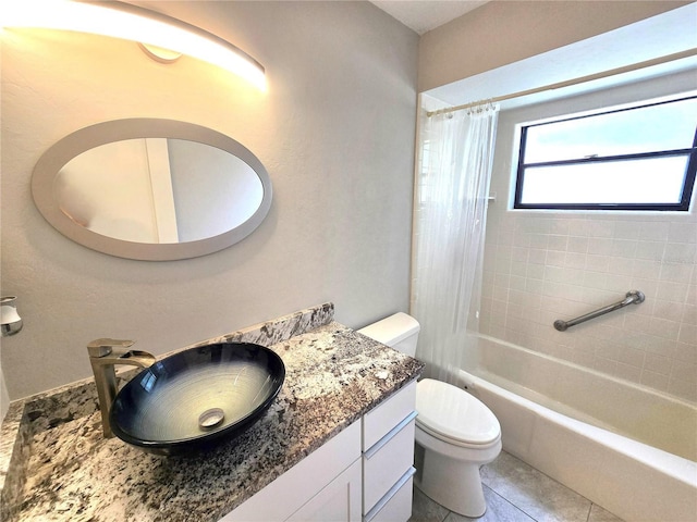 2204 34th St W, Bradenton, FL 34205 - full bath featuring toilet, vanity, and shower / bath combo with shower curtain