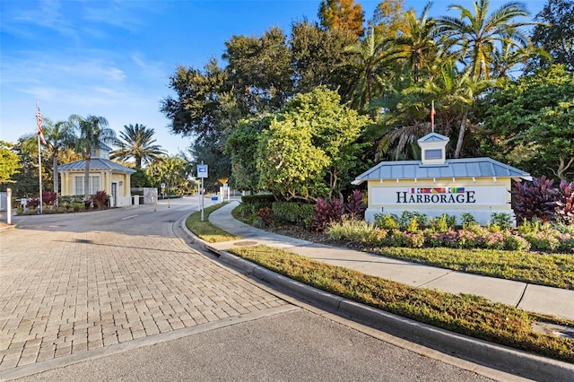 view of community / neighborhood sign