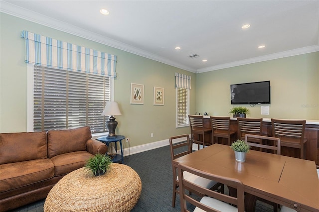 carpeted living room featuring crown molding, recessed lighting, and baseboards