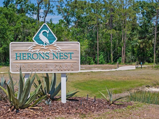 12014 Beeflower Dr, Lakewood Ranch, FL 34202 - community / neighborhood sign featuring a yard