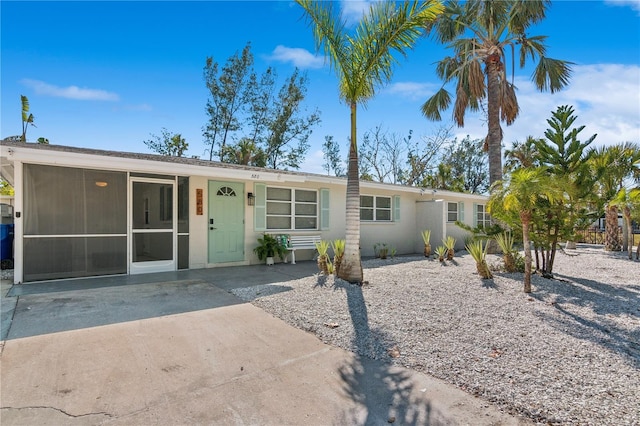 578-580 Companion Way, Longboat Key, FL 34228 - single story home with a sunroom and stucco siding