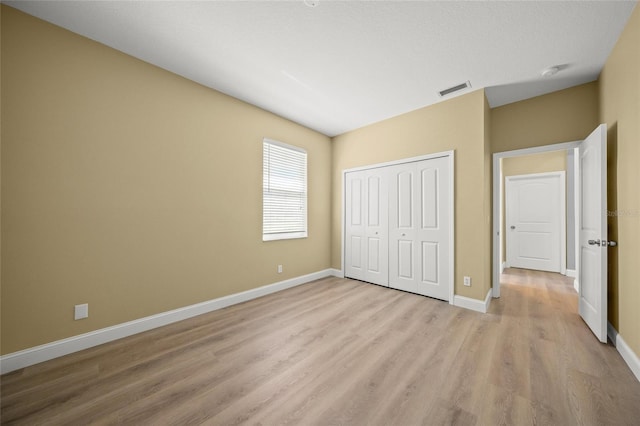 9106 Yarberry St, Sarasota, FL 34240 - unfurnished bedroom with light wood-style flooring, baseboards, a closet, and visible vents