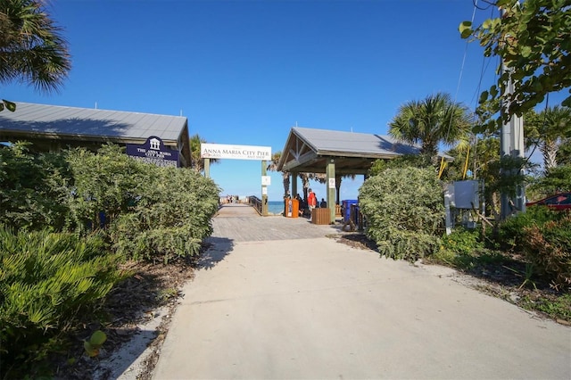 2918 Avenue Ave E, Holmes Beach, FL 34217 - view of home's community