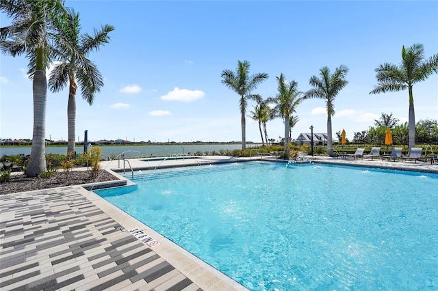 8229 Grande Shores Dr, Sarasota, FL 34240 - community pool with a patio