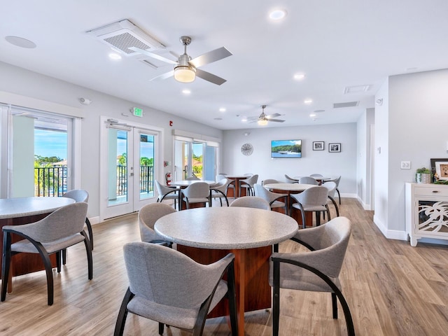 dining space featuring ceiling fan, light wood-style floors, recessed lighting, baseboards, and visible vents