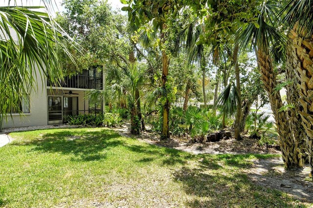 7876 Eagle Creek Dr, Sarasota, FL 34243 - view of green lawn featuring a ceiling fan and a sunroom