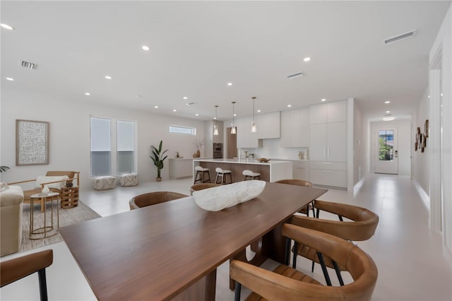2596 Floyd St, Sarasota, FL 34239 - dining space with recessed lighting