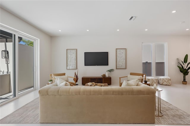 2596 Floyd St, Sarasota, FL 34239 - living area featuring recessed lighting