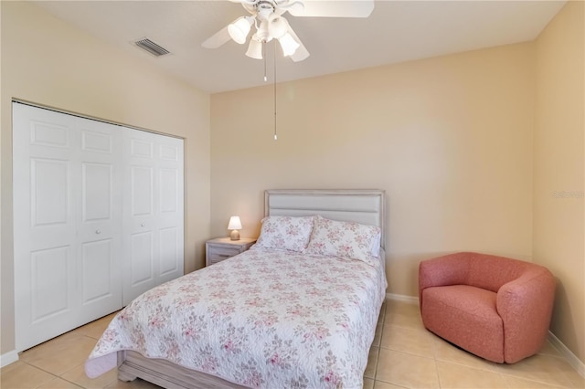 6519 43rd Ct E, Sarasota, FL 34243 - bedroom featuring a closet, light tile patterned flooring, visible vents, a ceiling fan, and baseboards