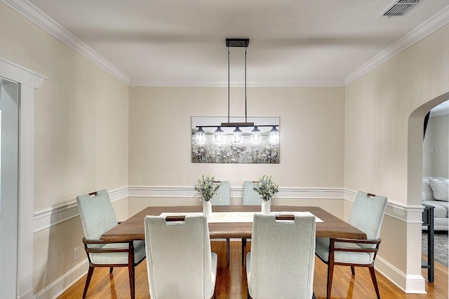 1814 6th Ave W, Bradenton, FL 34205 - dining room with arched walkways, ornamental molding, and wood finished floors