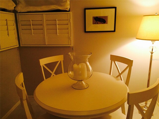 7050 Fairway Bend Ln Unit 167, Sarasota, FL 34243 - dining room featuring baseboards