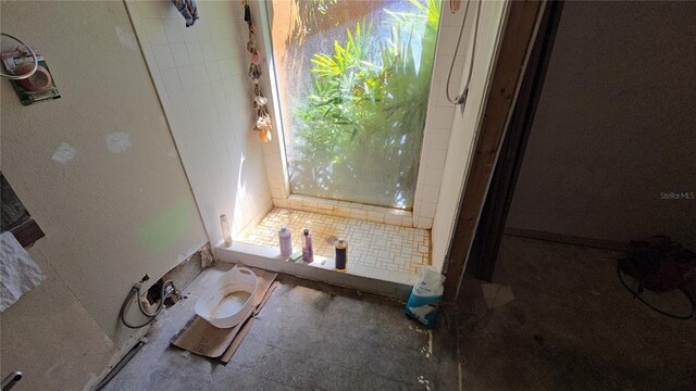 bathroom with a healthy amount of sunlight