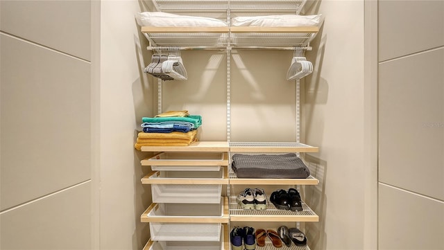 3605 Quail Hollow Ln, Bradenton, FL 34210 - view of walk in closet