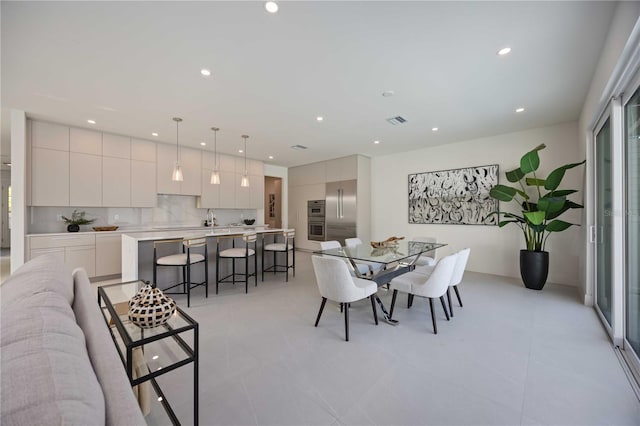 2590 Floyd St, Sarasota, FL 34239 - dining area featuring recessed lighting