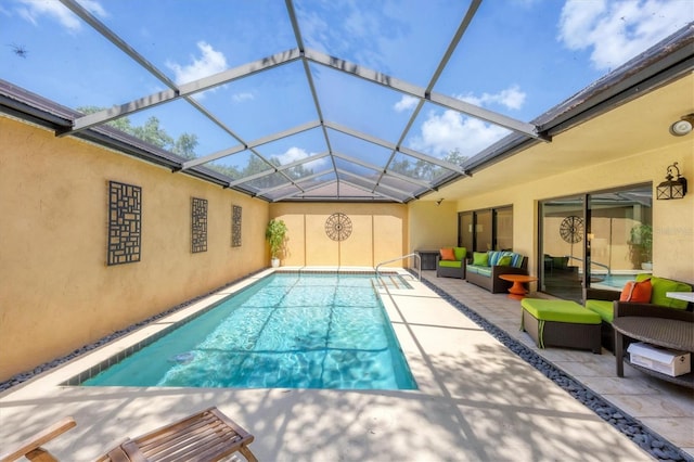 3955 Glen Oaks Manor Dr, Sarasota, FL 34232 - swimming pool featuring an outdoor living space, a patio, and a lanai