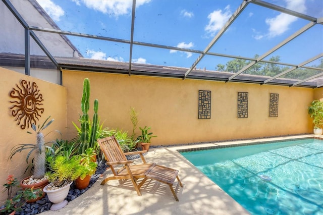 3955 Glen Oaks Manor Dr, Sarasota, FL 34232 - outdoor pool featuring a lanai and a patio
