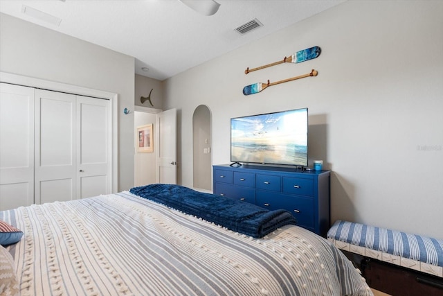 9012 Province St, Sarasota, FL 34240 - bedroom with a closet and arched walkways