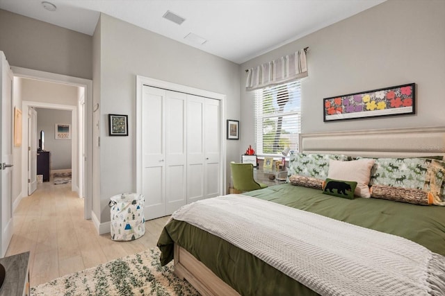 9012 Province St, Sarasota, FL 34240 - bedroom featuring light wood finished floors, a closet, and baseboards
