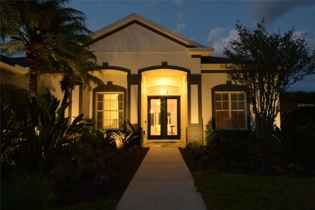 view of exterior entry with stucco siding