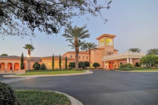 view of property featuring curved driveway