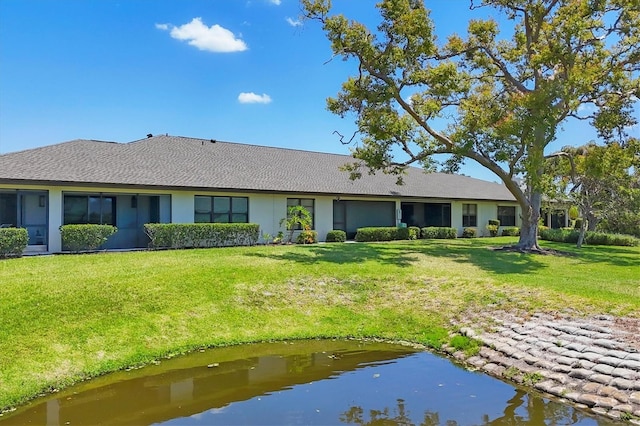 7374 Royal Birkdale Dr Unit 15D, Sarasota, FL 34238 - back of house featuring stucco siding and a yard