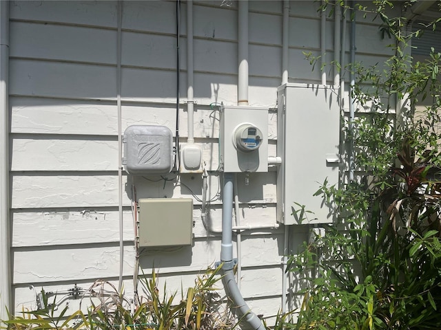 2415 Pelican Dr, Sarasota, FL 34237 - exterior view of electric meter