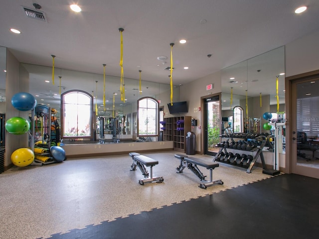 2525 Vaccaro Dr, Sarasota, FL 34231 - workout area featuring recessed lighting and visible vents