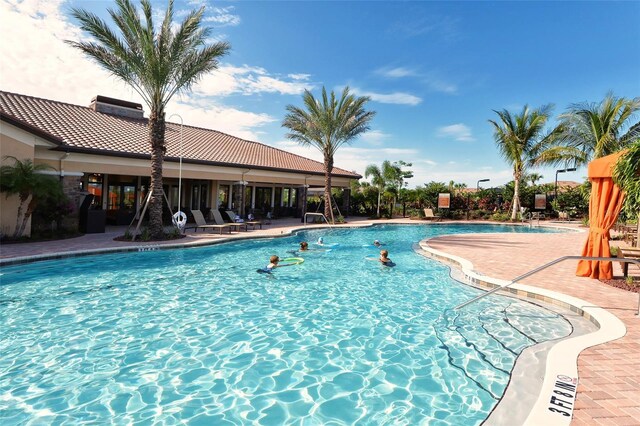 8713 Mangilli Rd, Sarasota, FL 34238 - community pool with a patio area